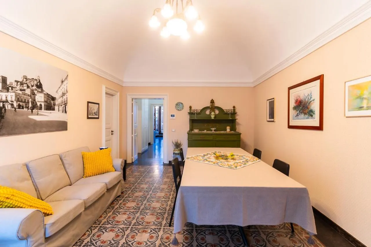 モーディカCasa Arezzo Al Duomoアパートメント イタリア